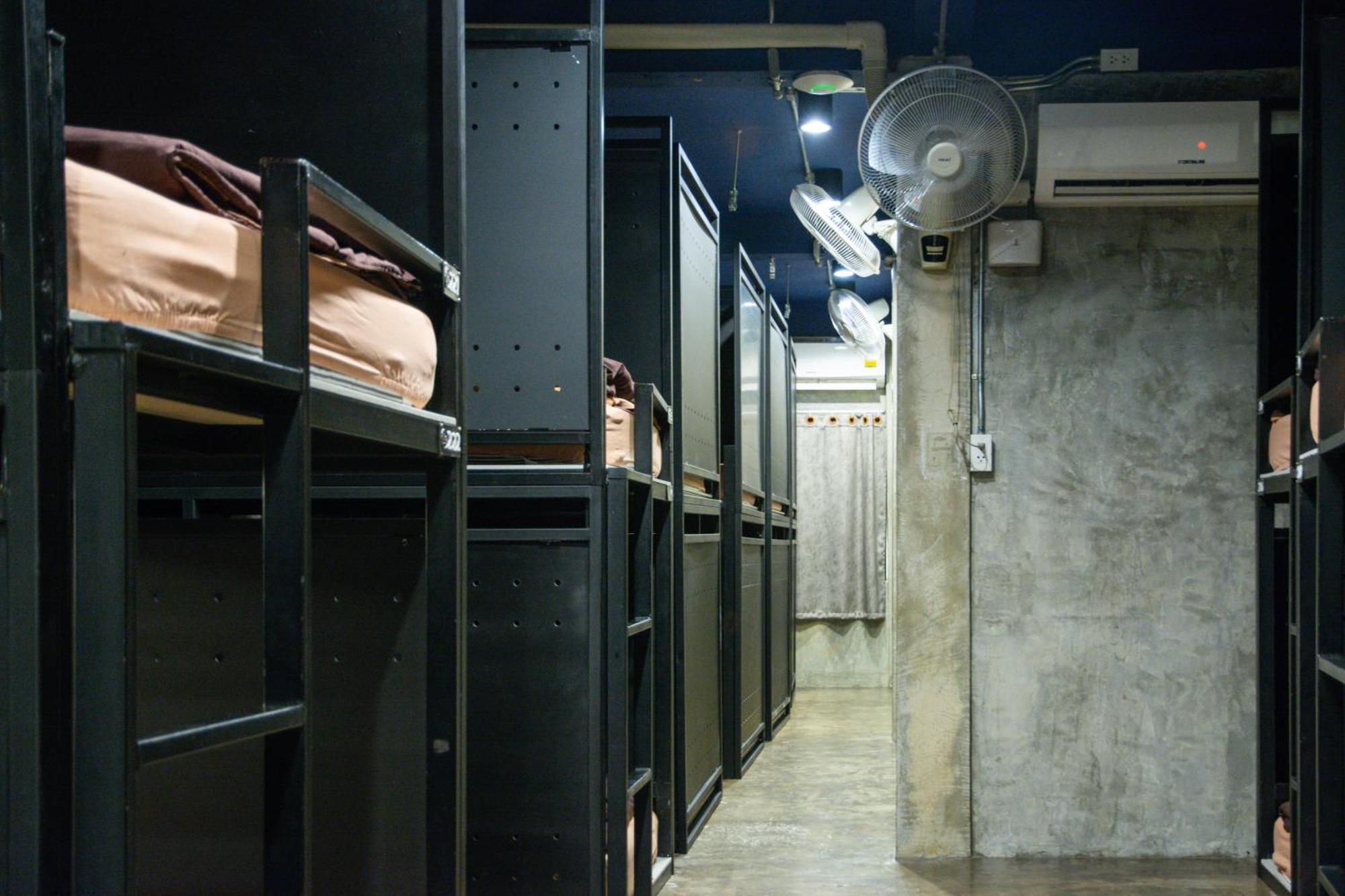 Area81 Hideout Hostel Bangkok Kültér fotó